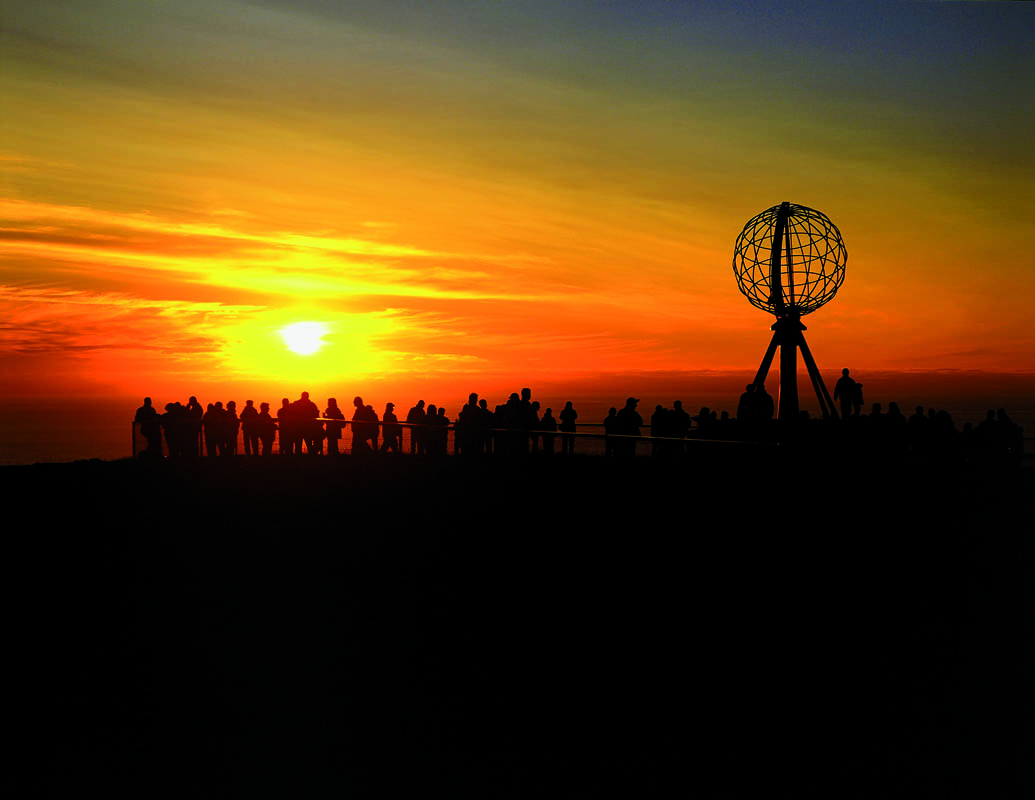midnattssol på nordkapp bilferie nordnorge