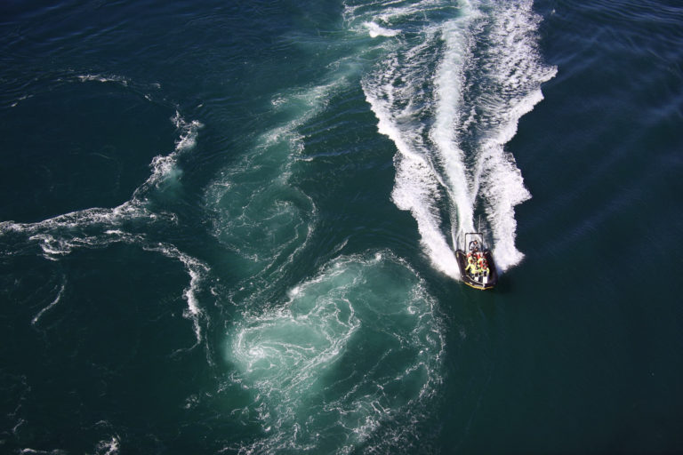 Saltstraumen ahead of Bodø © Tommy Andreassen,