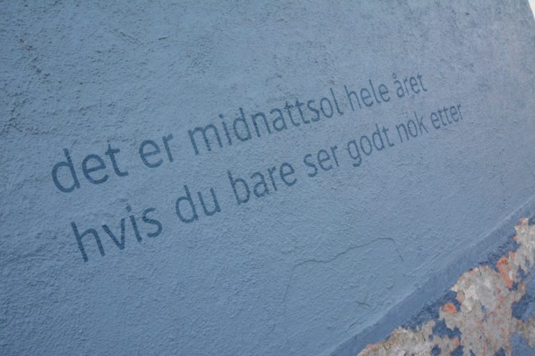 Look out for writing on the blue walls. Photo: Knut Hansvold / nordnorge.prod.dekodes.no