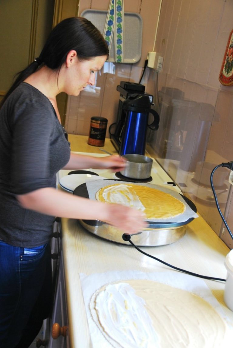 Møsbrøm flatbread being made in the café at the local museum © Knut Hansvold