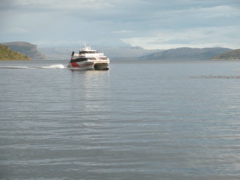 Hurtigbåt on its way © Knut Arne Iversen/Hammerfest Turist