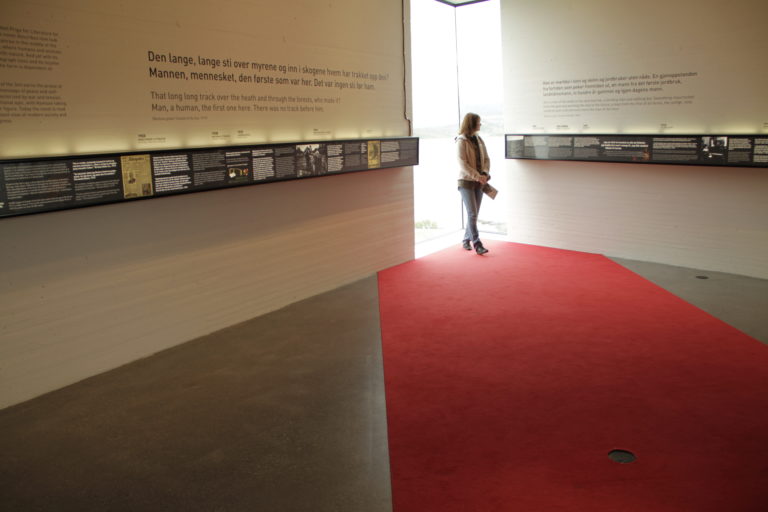 Take your time to read the storylines on the walls © Tore Olsen