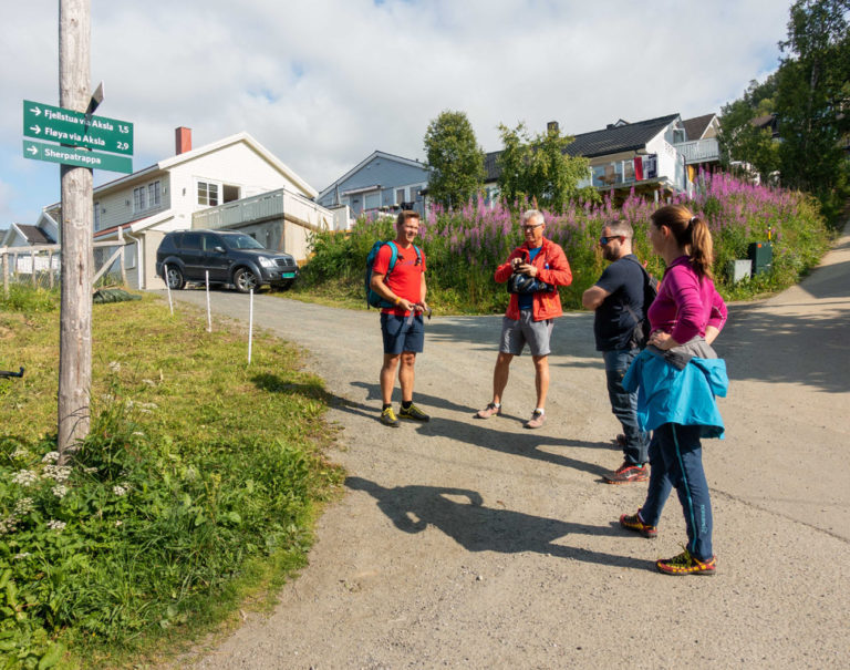Skiltet viser vei opp til starten av Sherpatrappa i Tromsø © Mats Hoel Johannessen