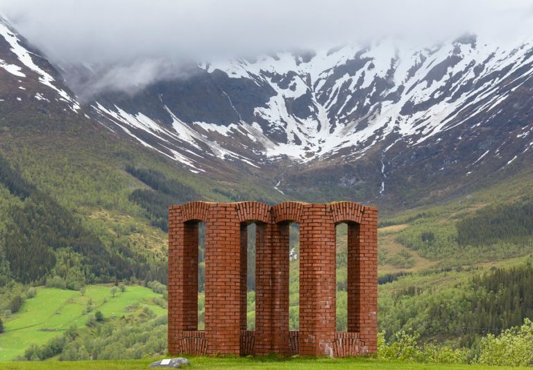"Varde" by Per Kirkeby is Artscape Nordland representative in Meløy Photo: Steinar Skaar / Nasjonale Turistveger