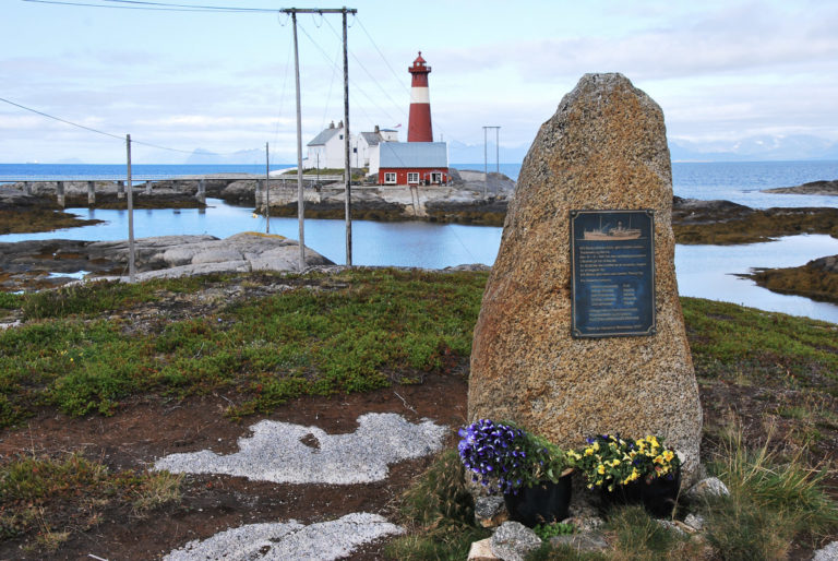 Memorial for a sunken fishing boat © Knut Hansvold