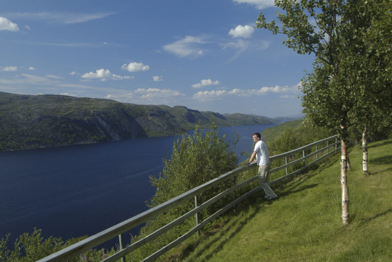 Viewing the border river near the Russian enclave of Boris Gled © Trym Ivar Bergsmo
