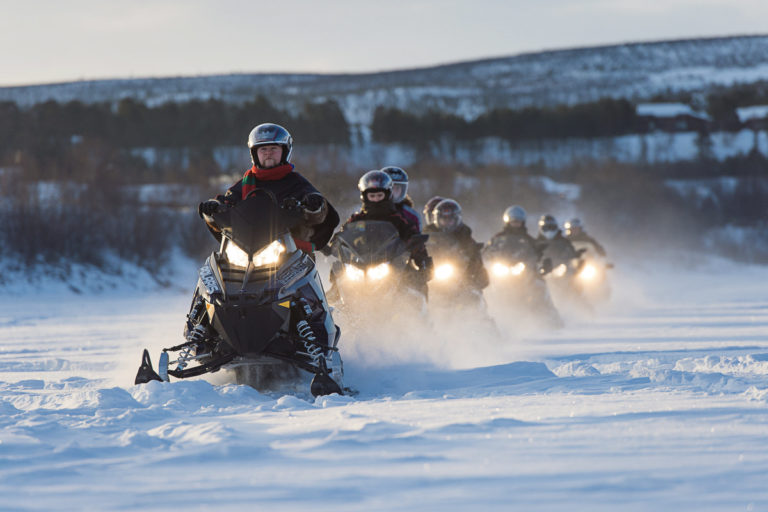 Across the frozen river © Ørjan Bertelsen
