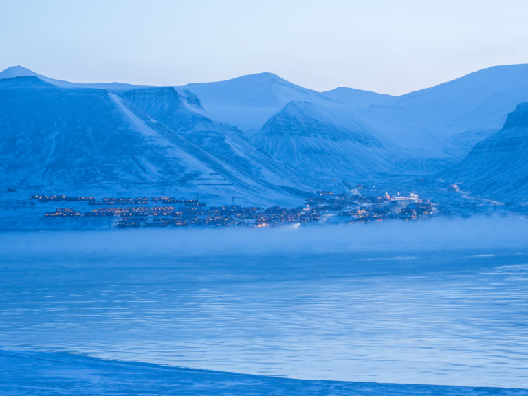 Blått lys i februar, før sola er tilbake © Ann J Nordvålen