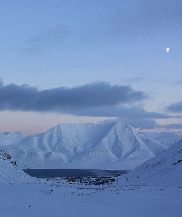 Longyearbyen sett fra Longyearbreen © Sophie Cordon
