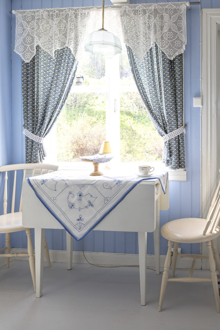 Ei snill stund ved frokostbordet i Halsgården© Kathrine Sørgård