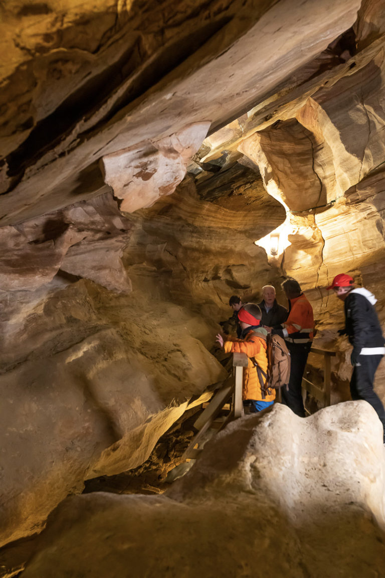 Bridges, lighting and marked trails inside the Grønligrotta cave © Kathrine Sørgård
