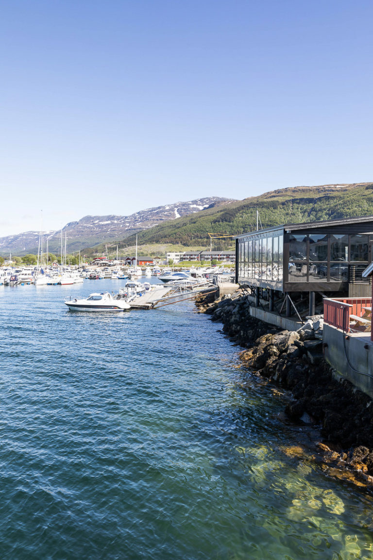 Brygge 66 på fergeleiet, og den lune småbåthavna © Kathrine Sørgård