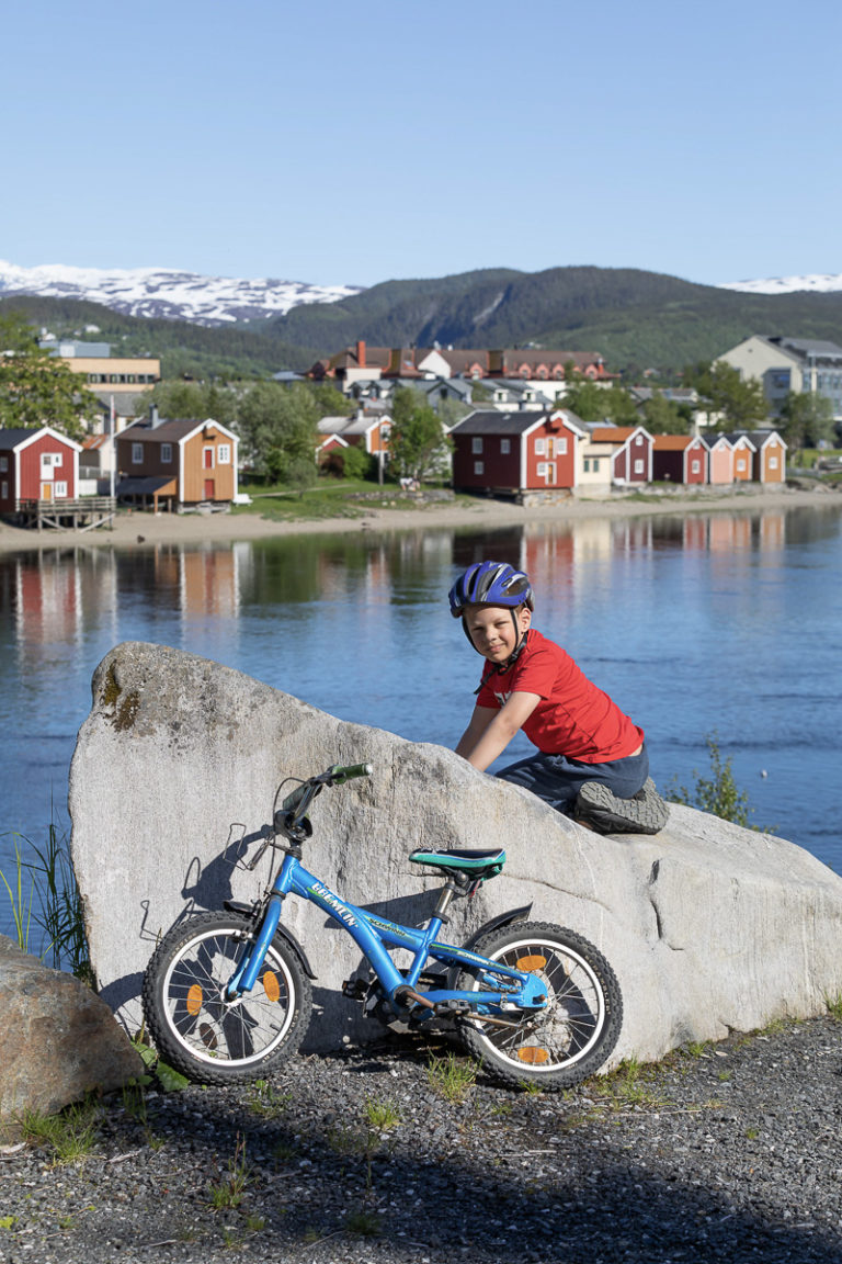 Mange spennende steder å utforske for en åtteåring © Kathrine Sørgård