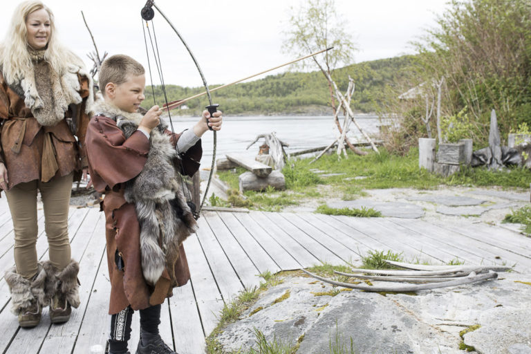 Den skal tidlig krøkes som god steinaldermann skal bli  © Kathrine Sørgård