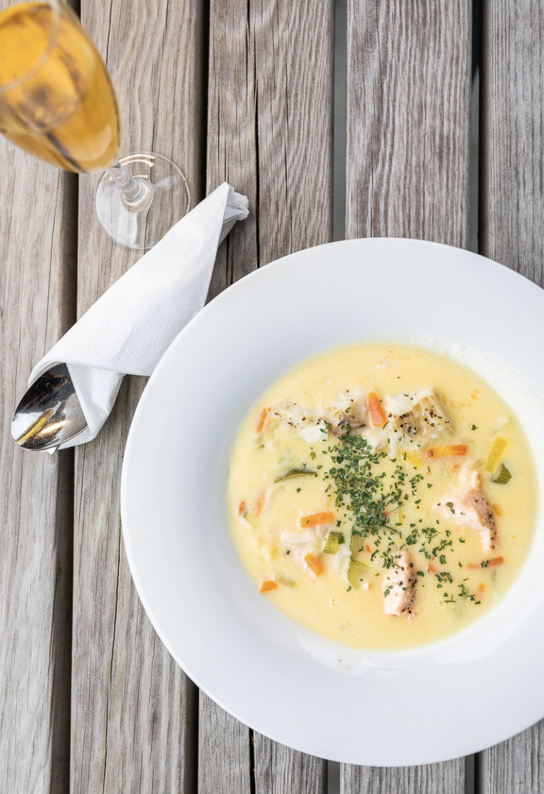 Kremet fiskesuppe med laks © Kathrine Sørgård