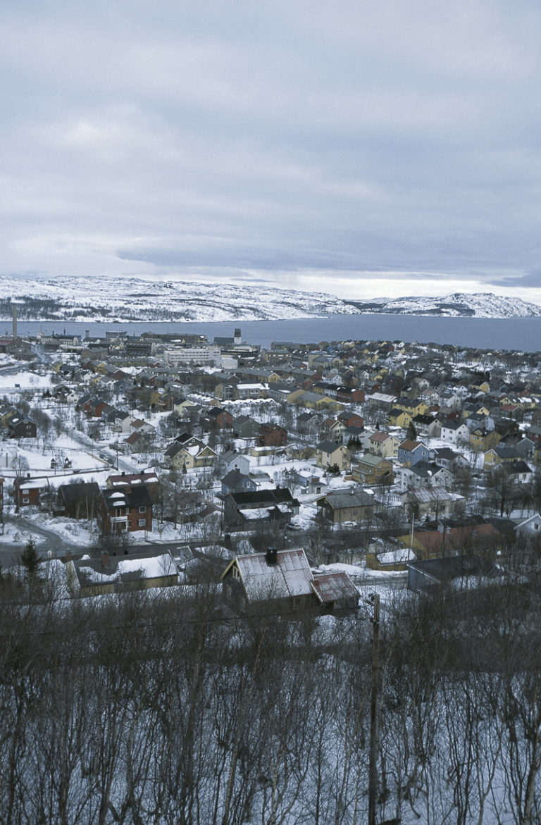 View of Kirkenes, colourful reconstruction era houses in a grid pattern © Terje Rakke/Nordic Life