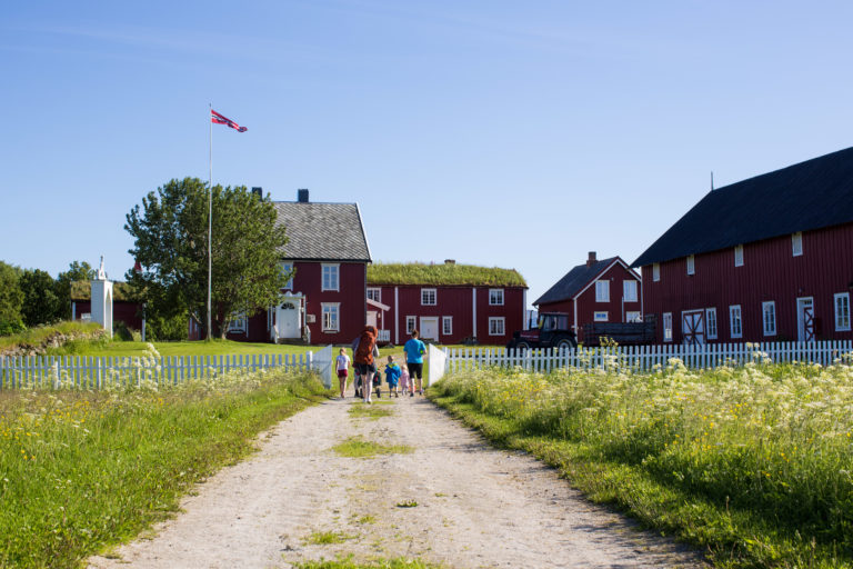 Into the Tranøy vicarage https://nordnorge.prod.dekodes.no/en/artikkel/tranoya-is-an-old-centre-in-the-middle-lane/