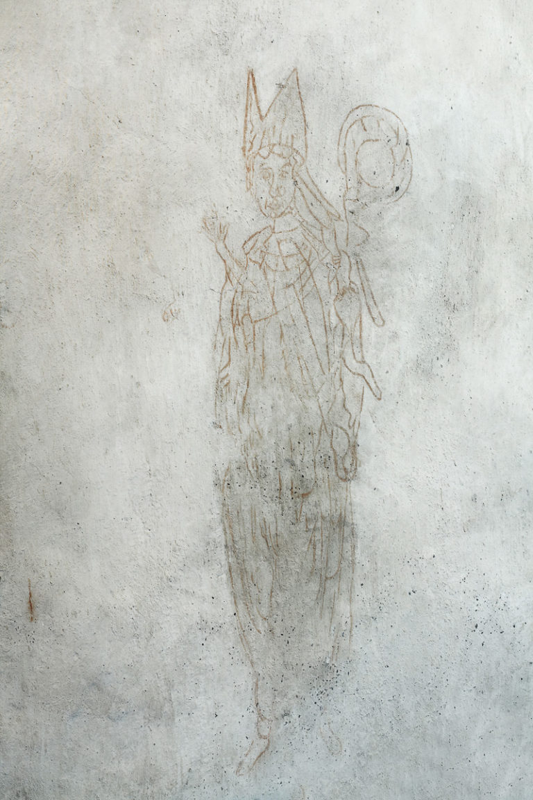 This bishop was painted in strong colours in the 15th c. on the church walls at Trondenes church. Since then, the original has faded, but you can see the original vivid colours in the exhibit at Trondenes historic centre © Yvonne Holth / www.nordnorge.prod.dekodes.no