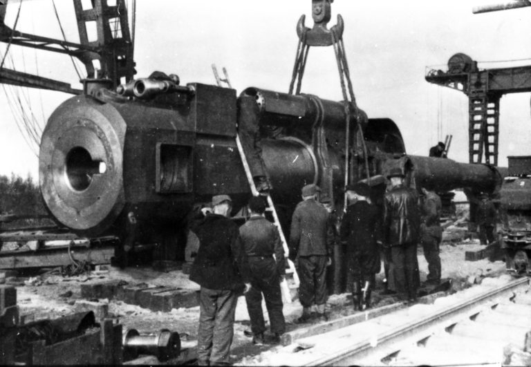 The giant dimentions of the canons at Trondenes © Sør-Troms Museum