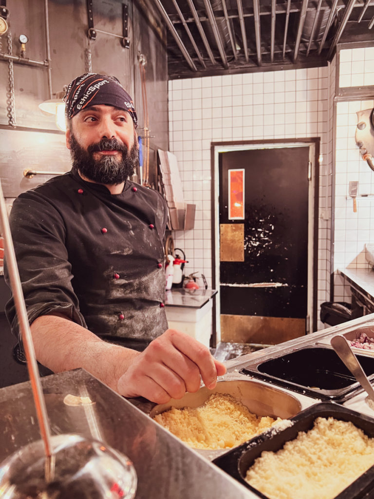 Flour, mozzarella and "il pizzaiolo" - the pizza baker © Casa Inferno