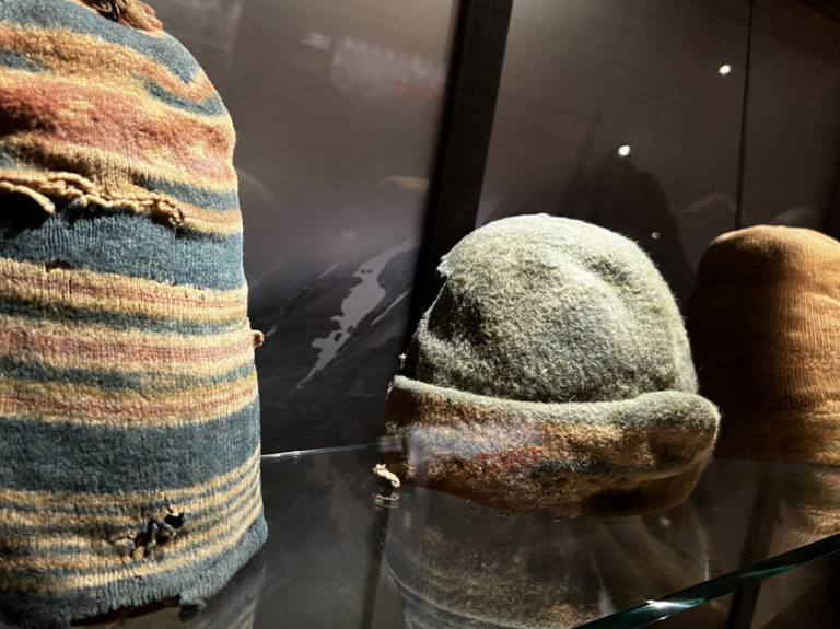 Dutch woollen caps from the 17th c. Due to the dry climate, they are well preserved © Hege Anita Eilertsen/Svalbard museum