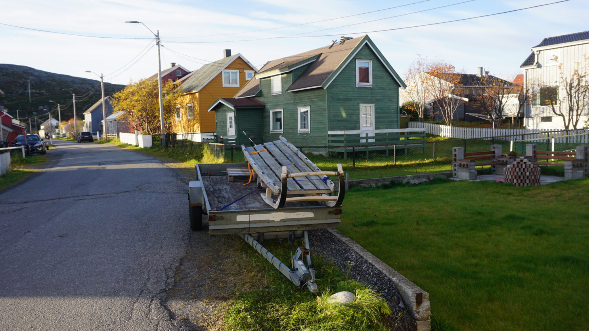 Picturesque street in Bugøynes © Knut Hansvold