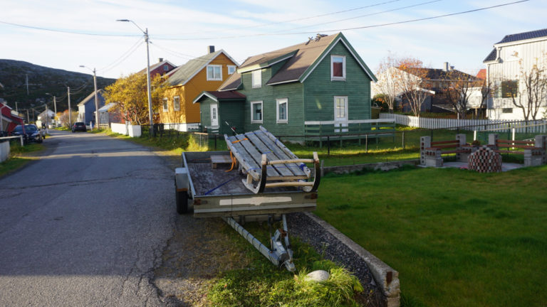 Picturesque street in Bugøynes © Knut Hansvold