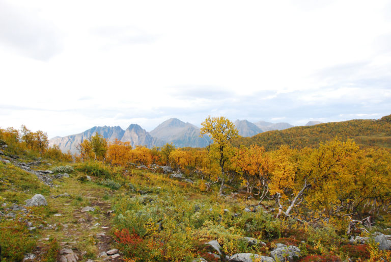 Heading up to Mount Keipen © Knut Hansvold
