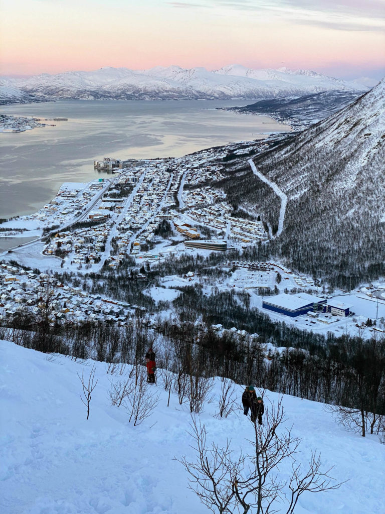 En januardag med snø en meter over sherpatrappa. Med varme vinterklær er det problemfritt å gå opp. Sånn er det imidlertid ikke alltid © Knut Hansvold
