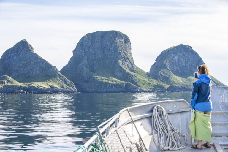 Trenyken are characteristic mountains and bird cliffs at Røst. Photo: Kathrine Sørgård / nordnorge.prod.dekodes.no