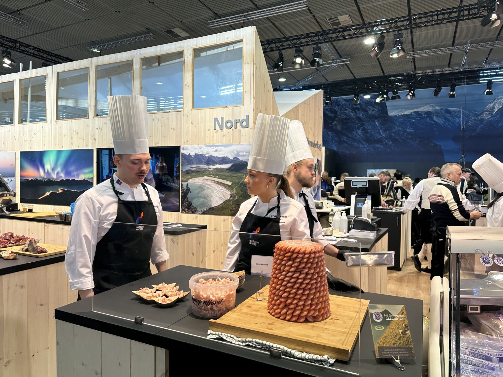 Unsere Köche und Auszubildenden am Nordnorwegen-Stand während der Grune Woche 2024 (IGW). Foto: Olga Philippenko / nordnorge.prod.dekodes.no