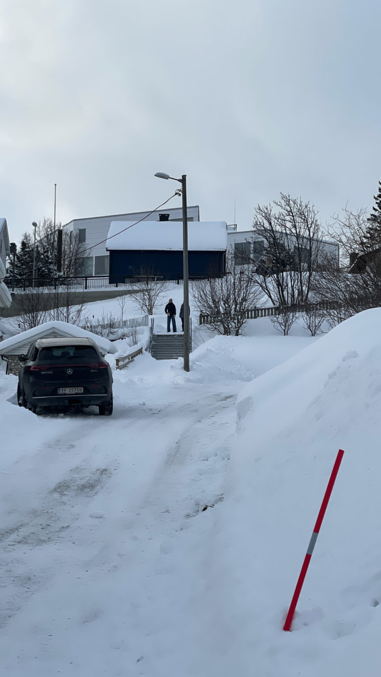 A small slope leading up to the steps of Andersontrappa, behind the lamp post in the middle of the image – a nice little shortcut on our walk. Here, crampons come in handy in winter © Knut Hansvold