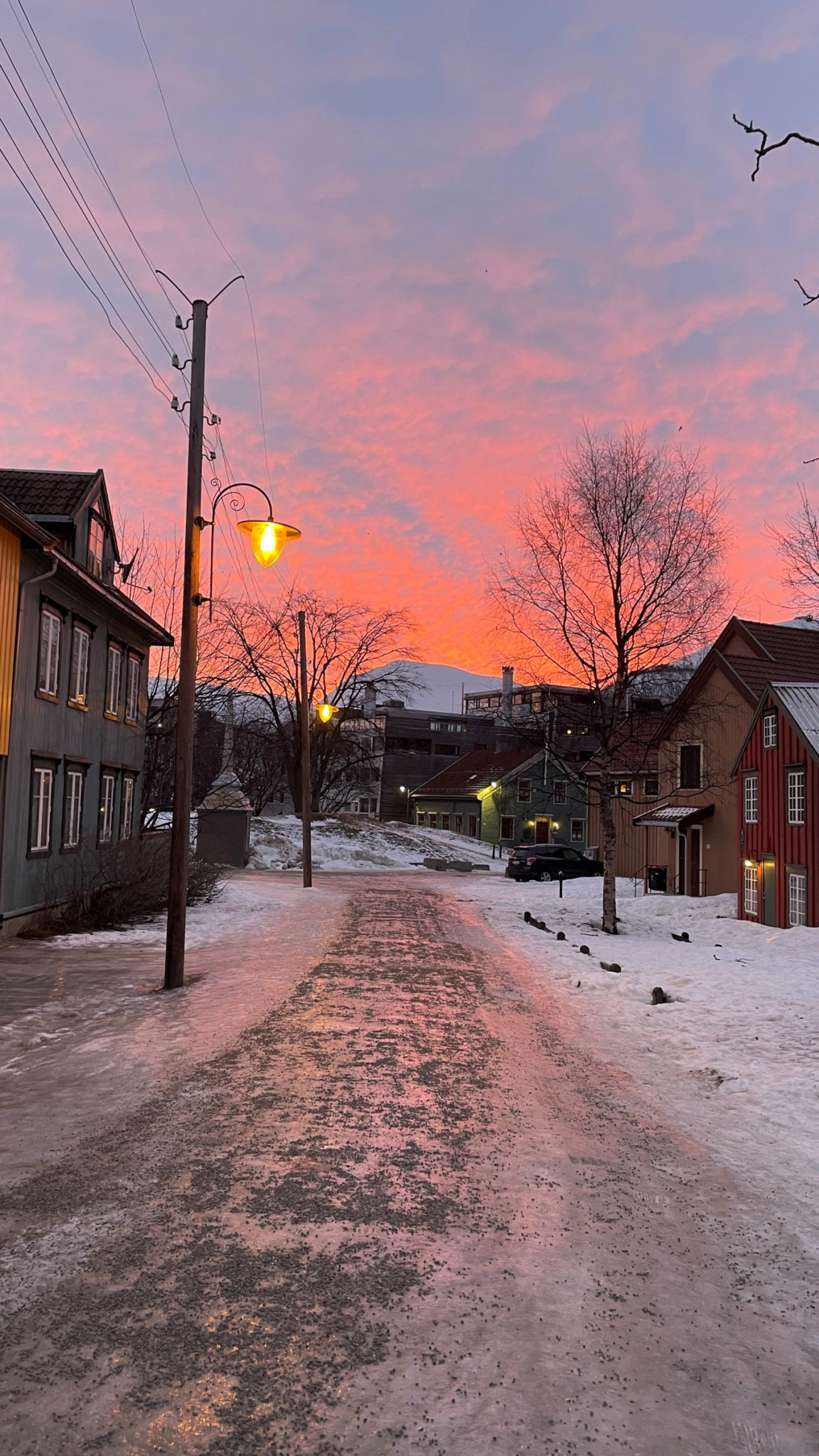 A glowing sunrise in February reflects in the ice in Nordre Tollbugate © Knut Hansvold