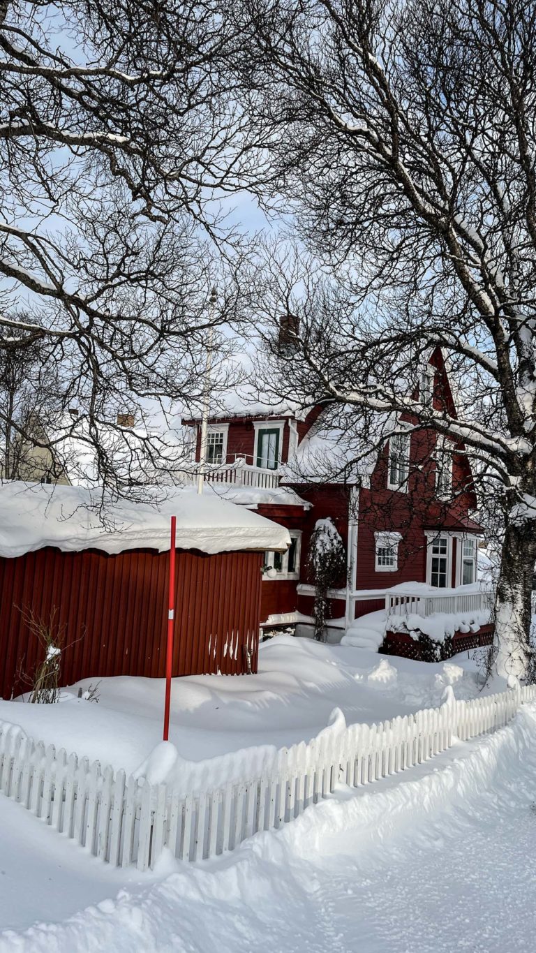 Red house in 1920s style in Petersborggata, just above Tromsø city centre © Knut Hansvold