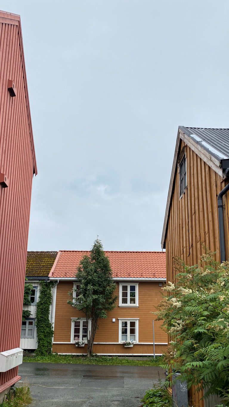 Glimpse between the oldest houses in Verftsgata © Knut Hansvold