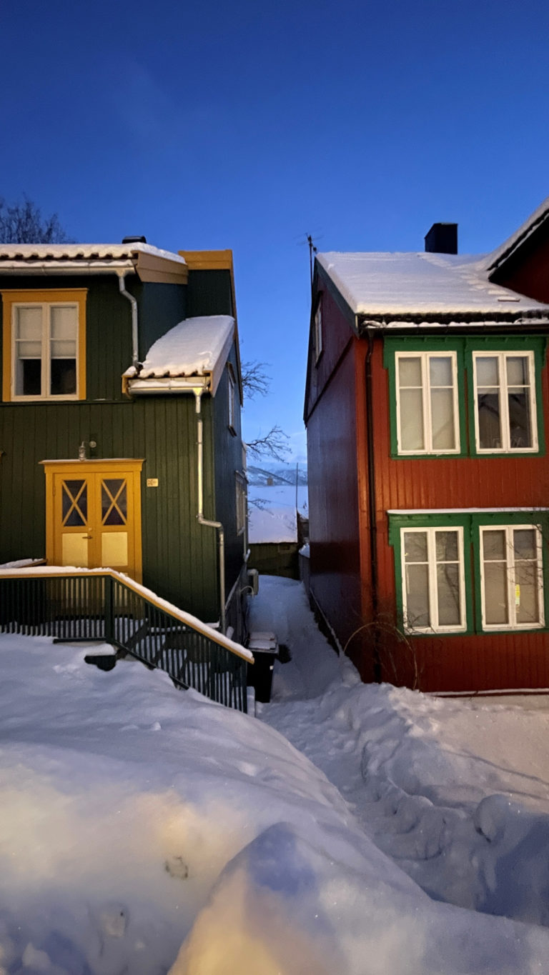 Two workers' houses in Vestregata in Tromsø on a winter morning © Knut Hansvold